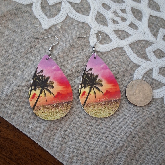 💥SALE💥NEW PALM Tree Dangle Earrings - Picture 2 of 3